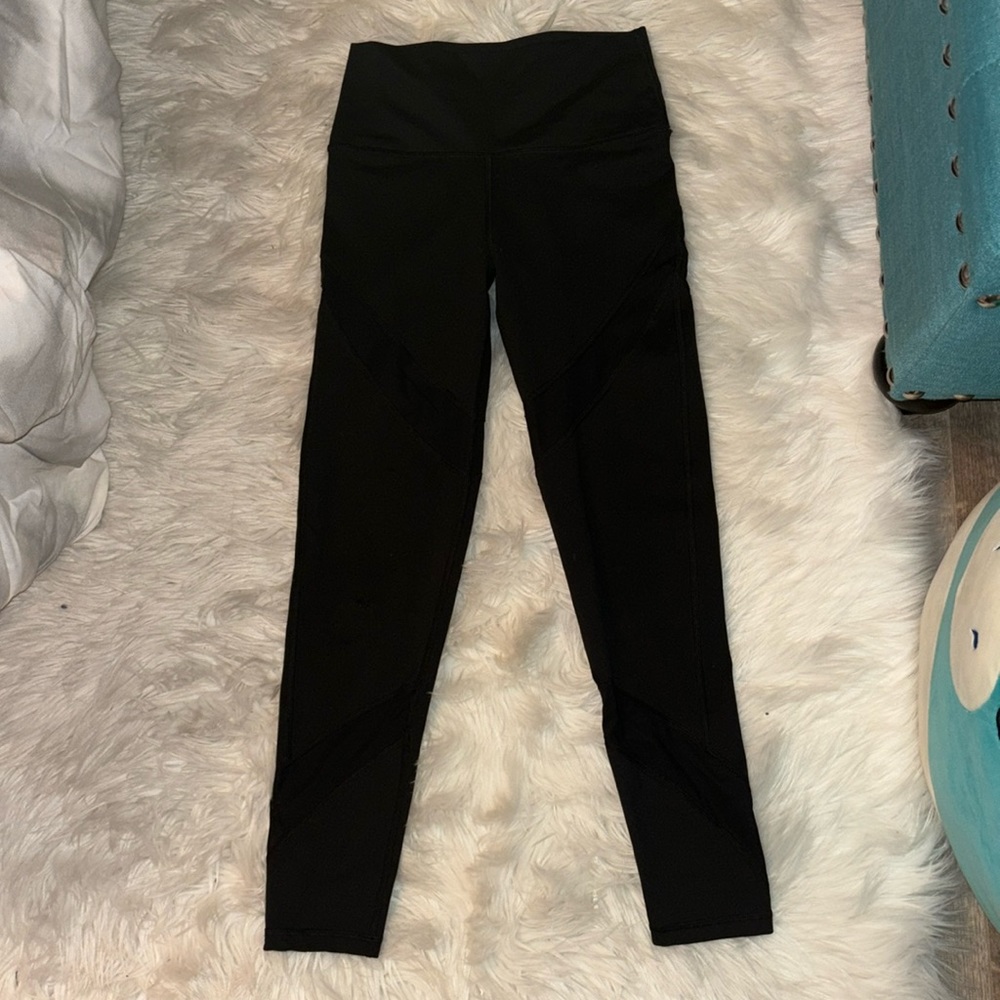 aerie leggings (has small hole)